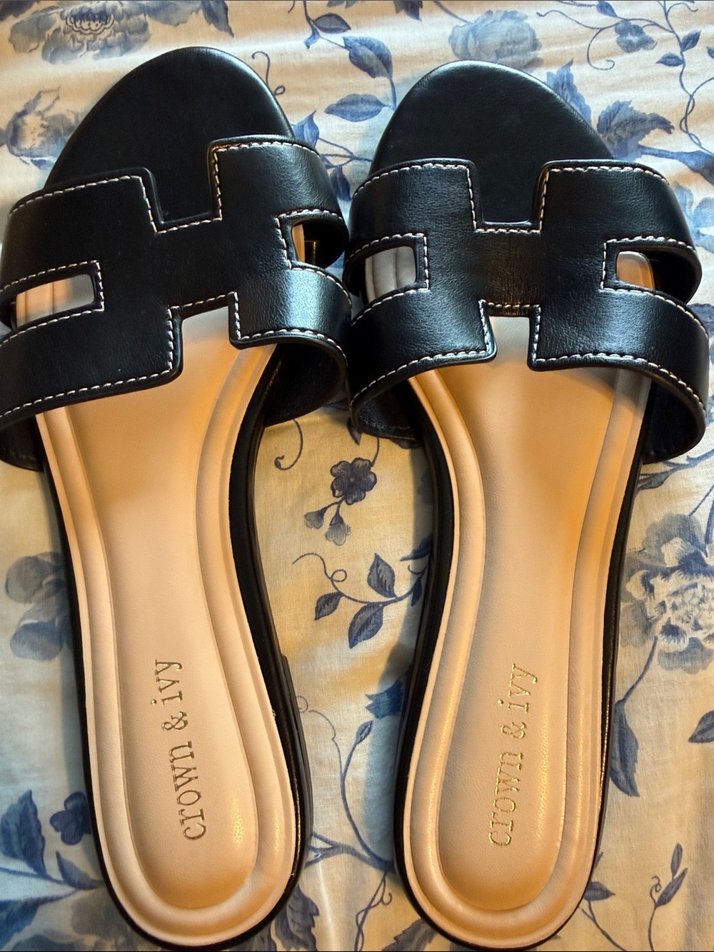 crown & ivy Black Slip-On H-Detail Slide Sandals